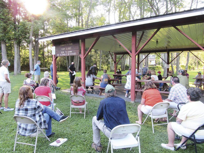 Fed-up Morris residents hold talk on neighbors